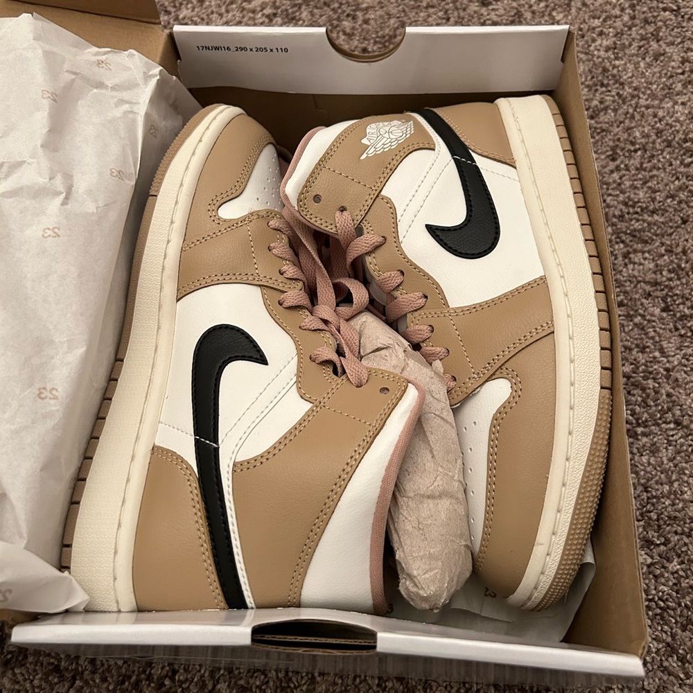 Women’s air Jordan 1 mid